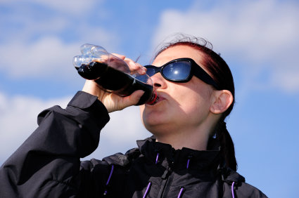 Adoçante artificial encontrado em bebidas dietéticas está associado a alterações cerebrais que aumentam o apetite
