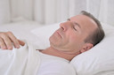 Dormir com dois travesseiros pode aumentar a press&atilde;o intraocular em casos de glaucoma